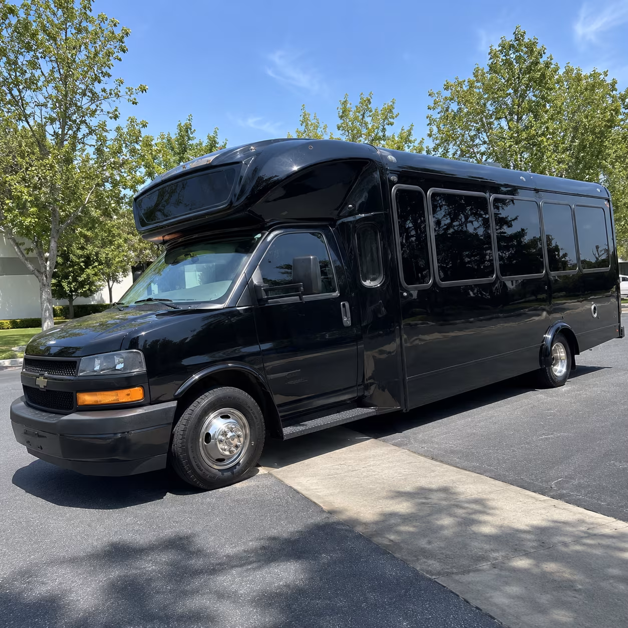 lake forest 15 passenger party bus